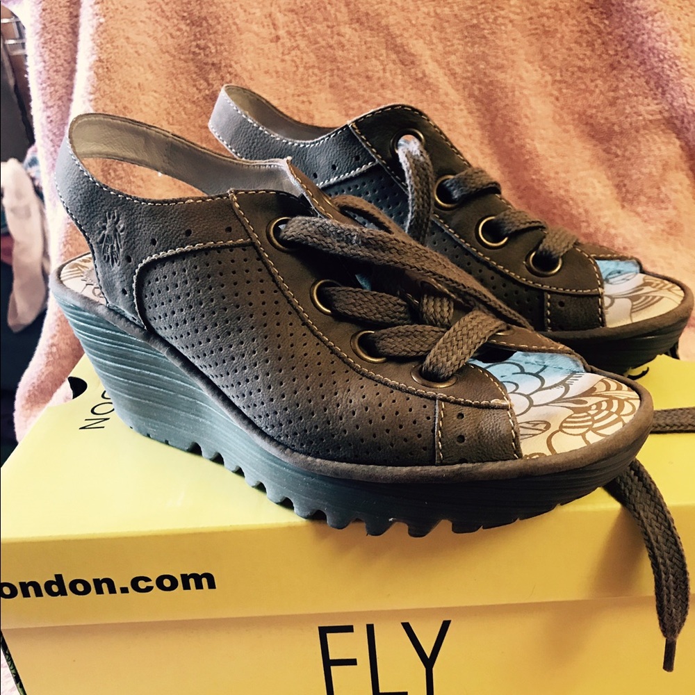 Women's Fly London size 37 khaki sandals