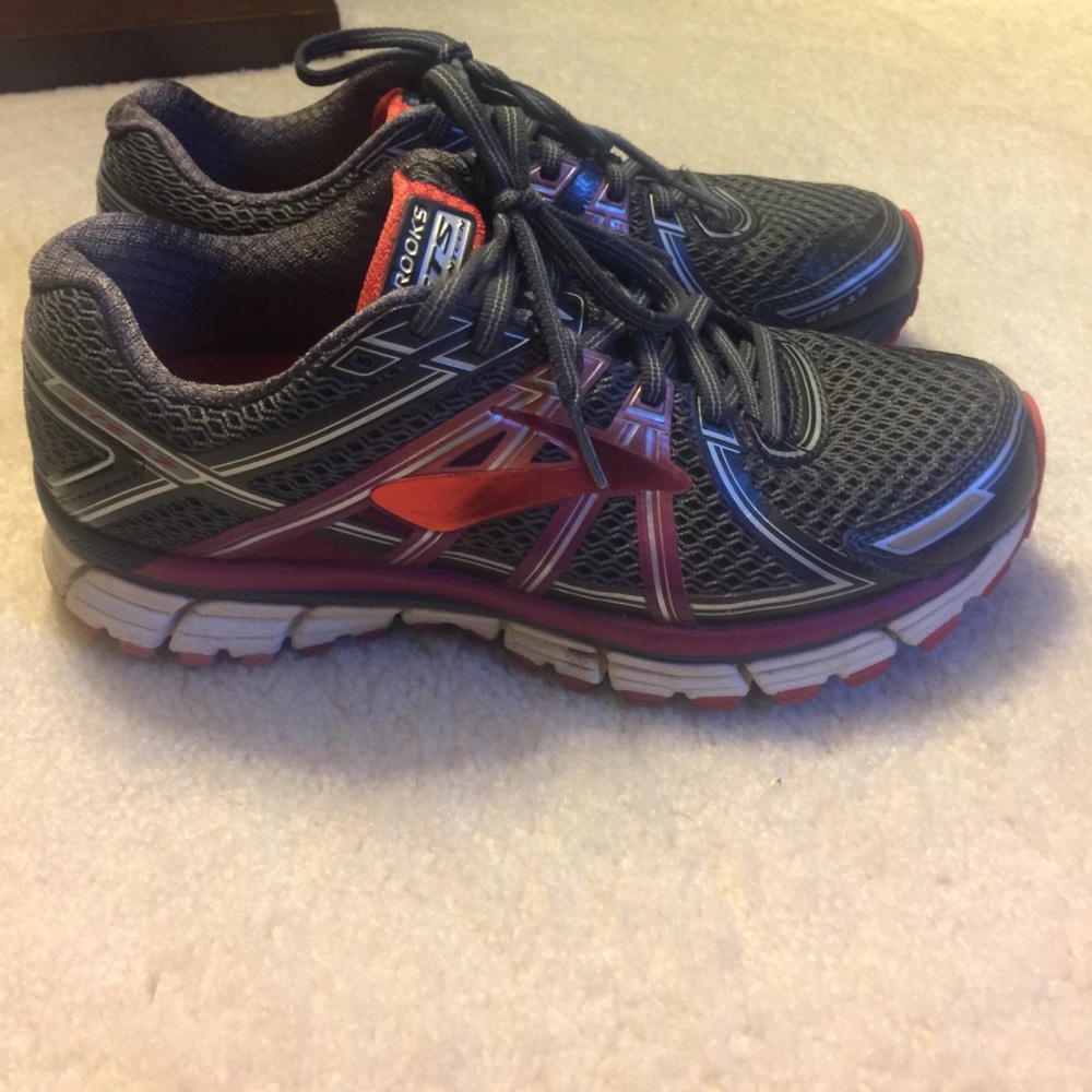 Brooks Adrenaline GTS 17 size 9