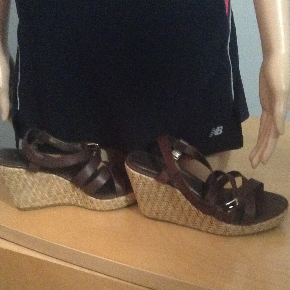 Brown wedge