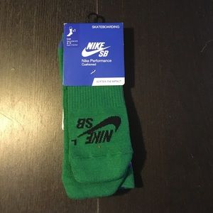 Nike Performance Cushioned socks! Men's size 8-12