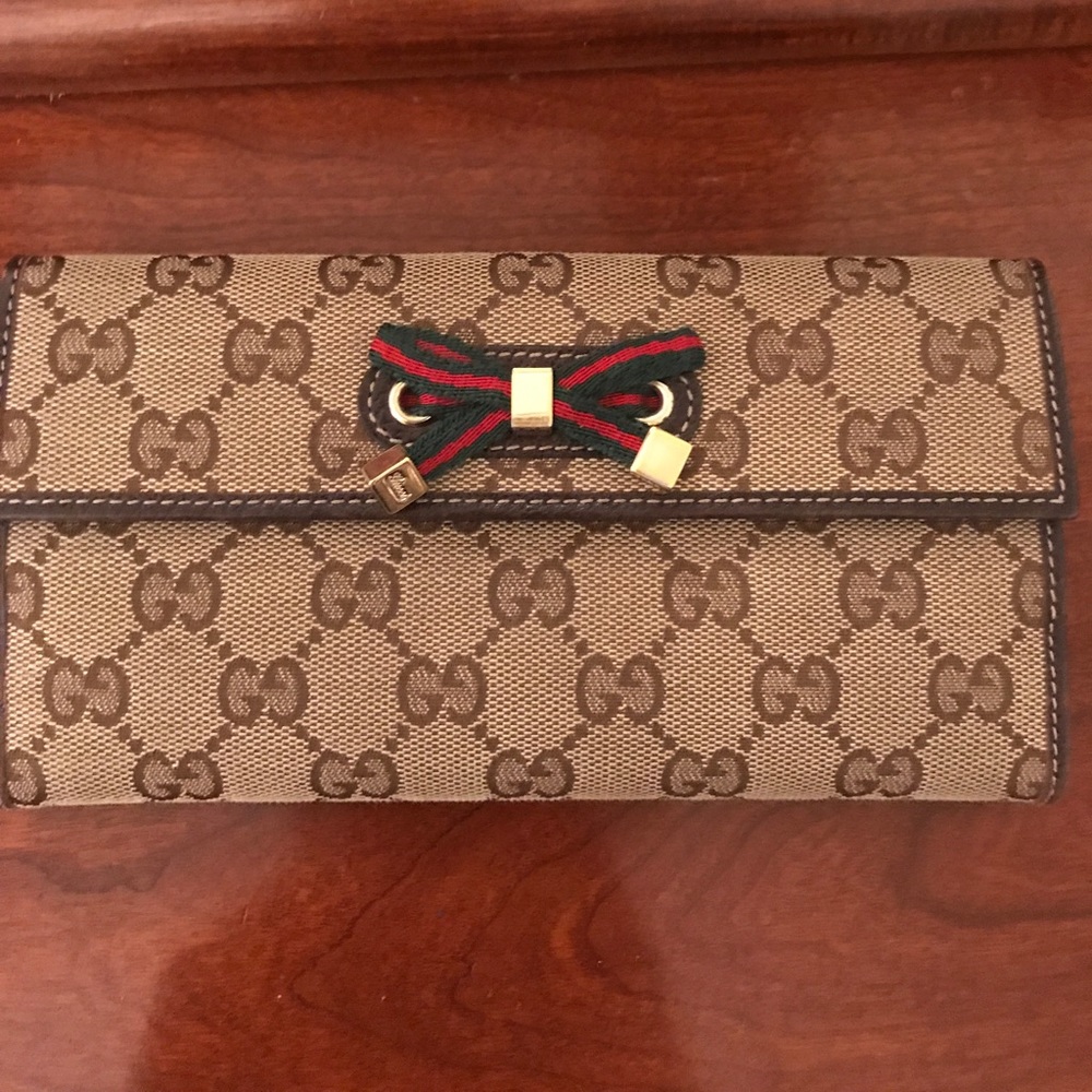 Gucci Continental Wallet with bow detail