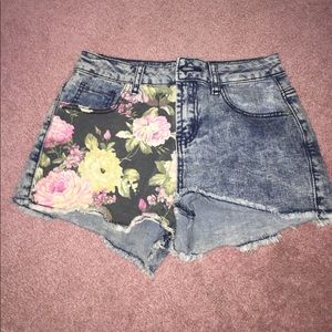Jena shorts with floral design