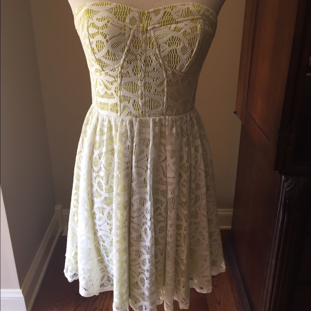 REDUCED NWT Guess Strapless Lace Dress  Underlay