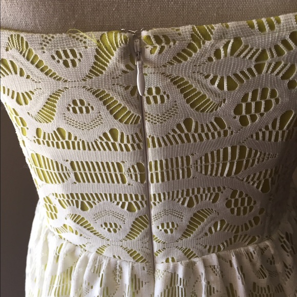 REDUCED NWT Guess Strapless Lace Dress  Underlay - Picture 6 of 8