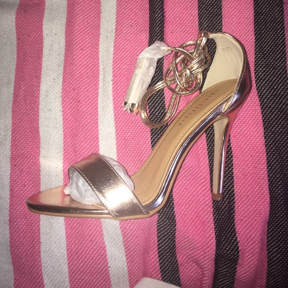 Heels - Picture 2 of 4