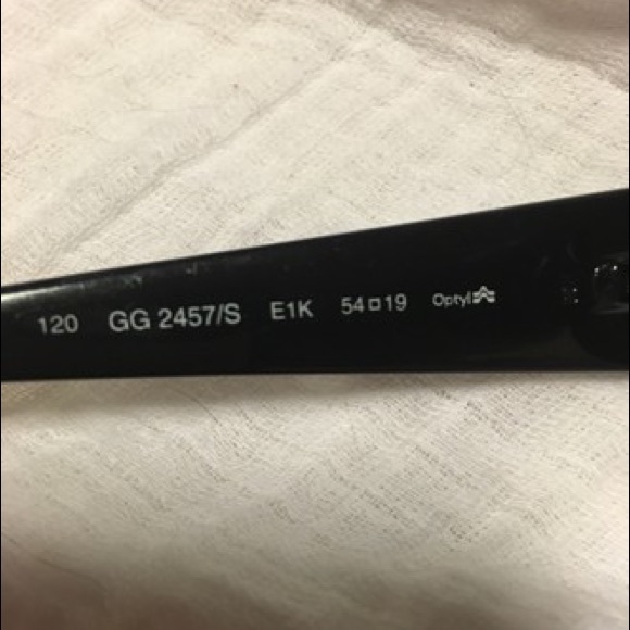 🌟 SOLD 🌟 on Vestiaire GUCCI 2457 black sunglasses, logo G Gucci temple - Picture 5 of 8