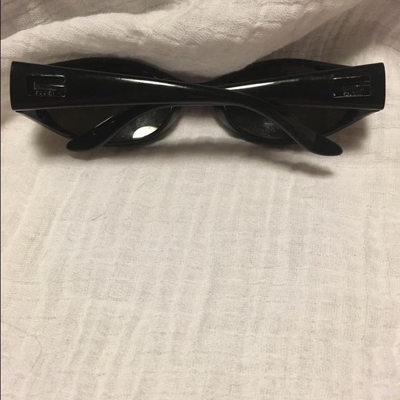 🌟 SOLD 🌟 on Vestiaire GUCCI 2457 black sunglasses, logo G Gucci temple - Picture 8 of 8