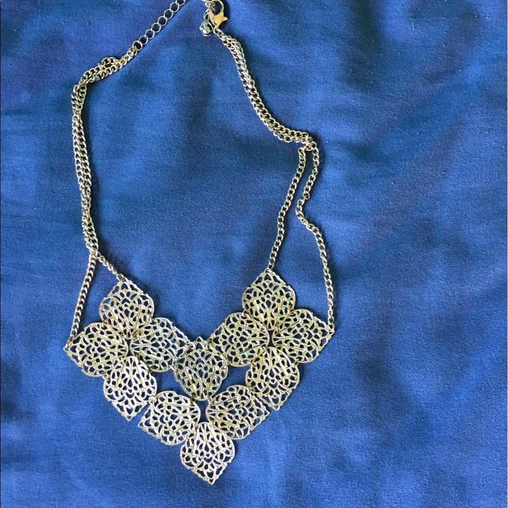 Gold leave necklace