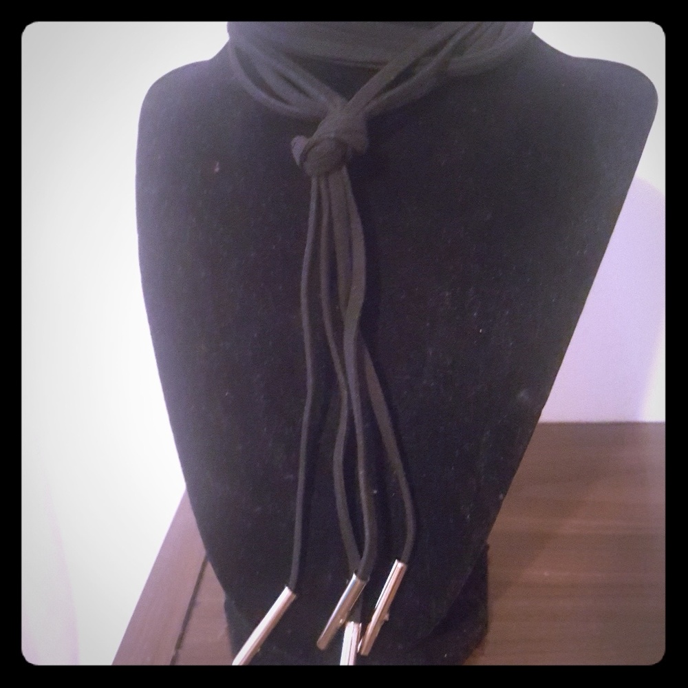 🆕️Black Shoestring Choker
