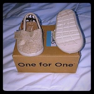 Tan burlap infant Toms size 2