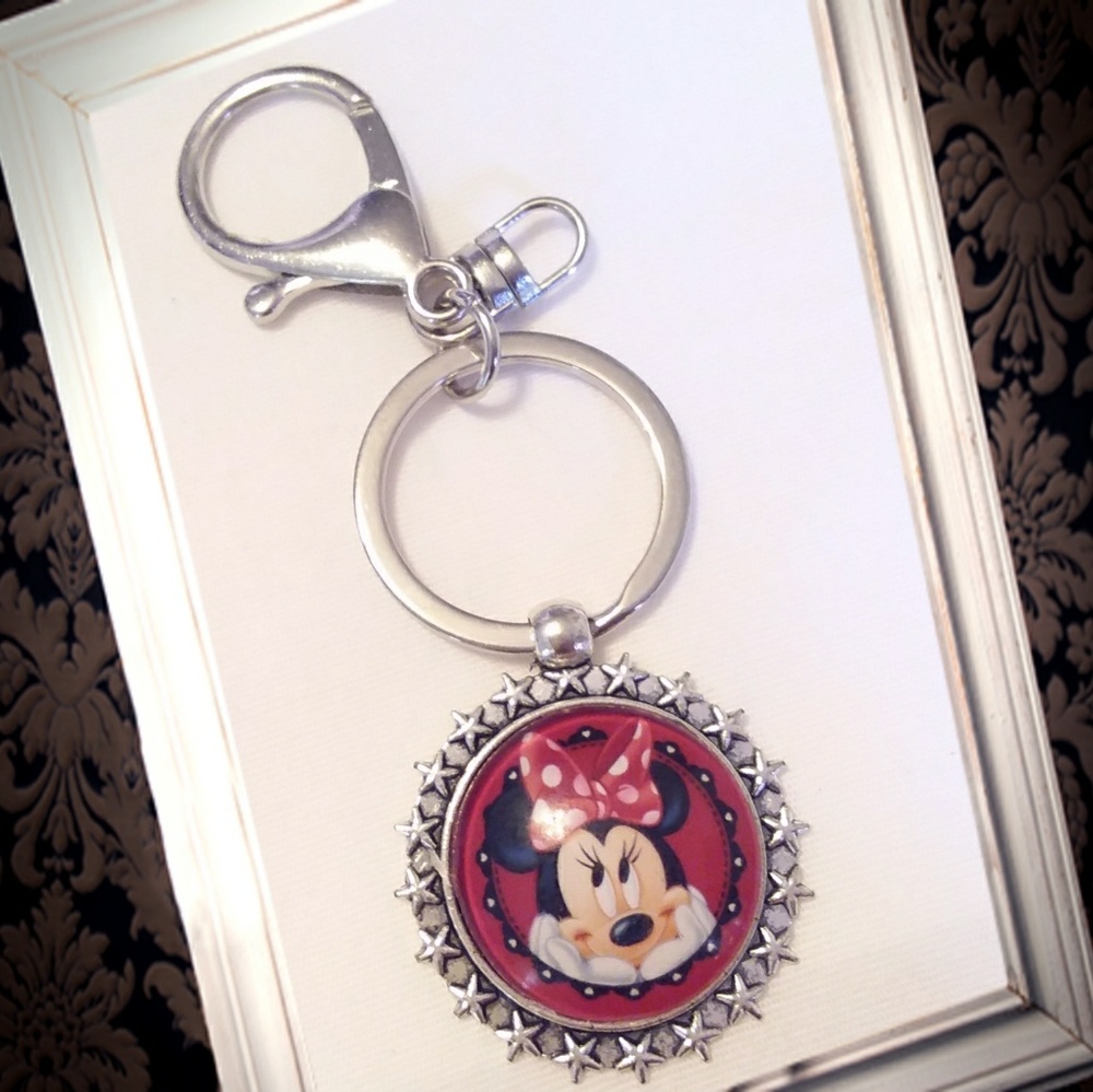 mouse cabochon key ring,  red. Alloy material