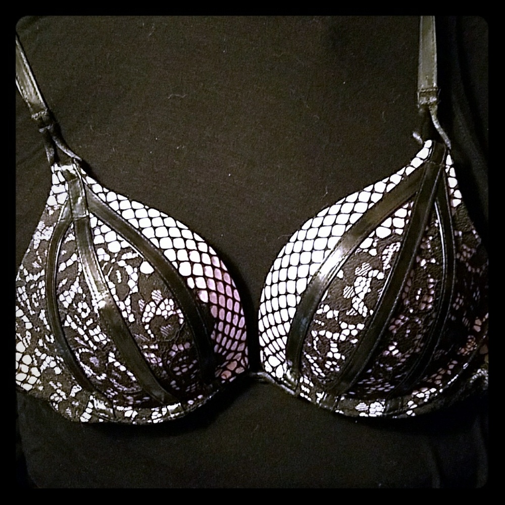 Victoria's Secret Bombshell Bra size 34AA