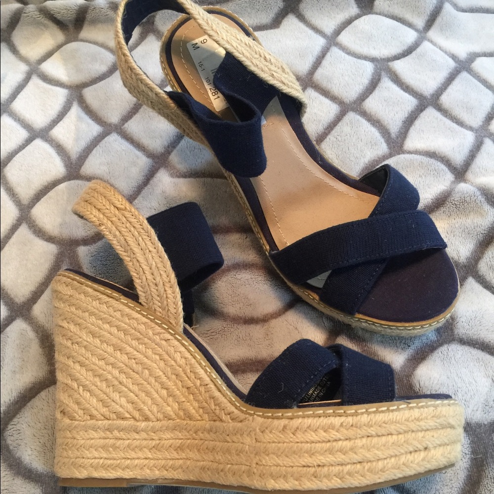 Navy Blue Eira Steve Madden wedge sandals.