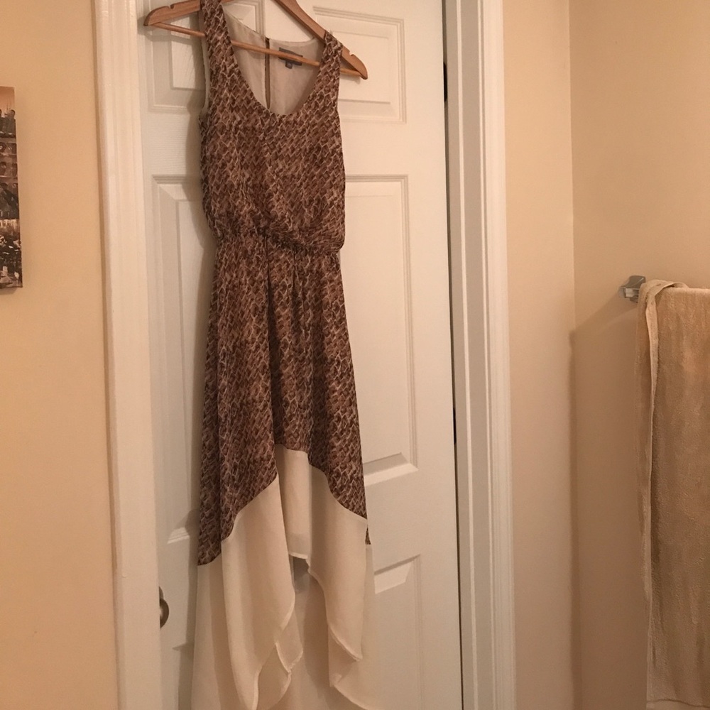 Cute high low dress.