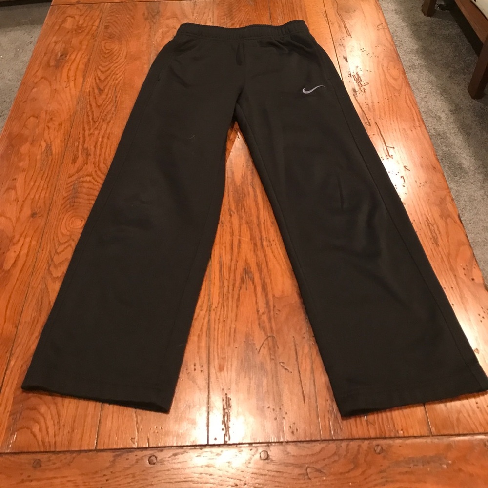 Boys black Nike sweat pants