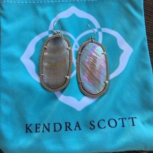 Kendra Scott Danielle earrings in Shell
