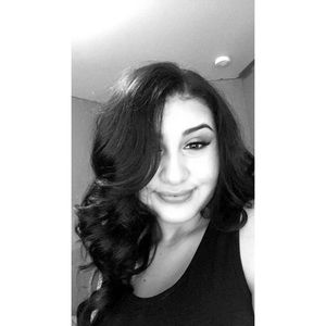 Meet your Posher, Anahi