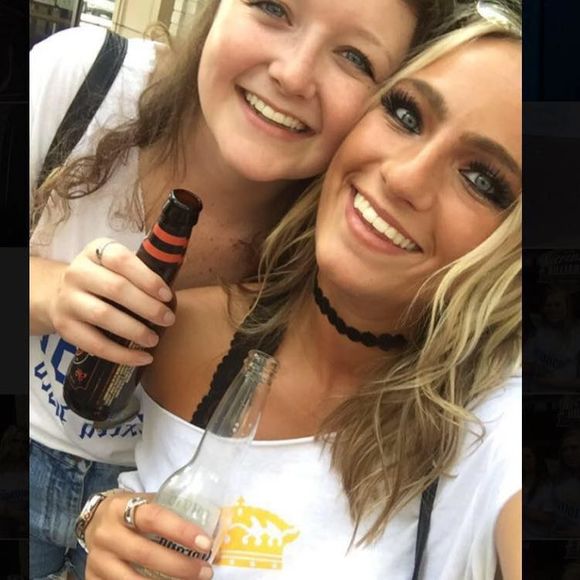 Meet your Posher, Danielle - Picture 2 of 2