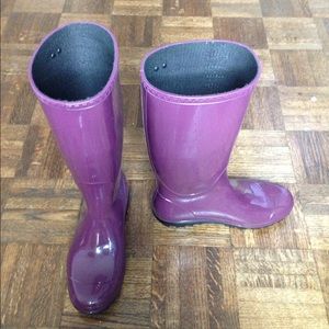 UGG Shaye rainboots (purple) w/ sherling footbed