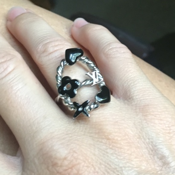 Louis Vuitton Ring🖤SOLD🖤 - Picture 3 of 6