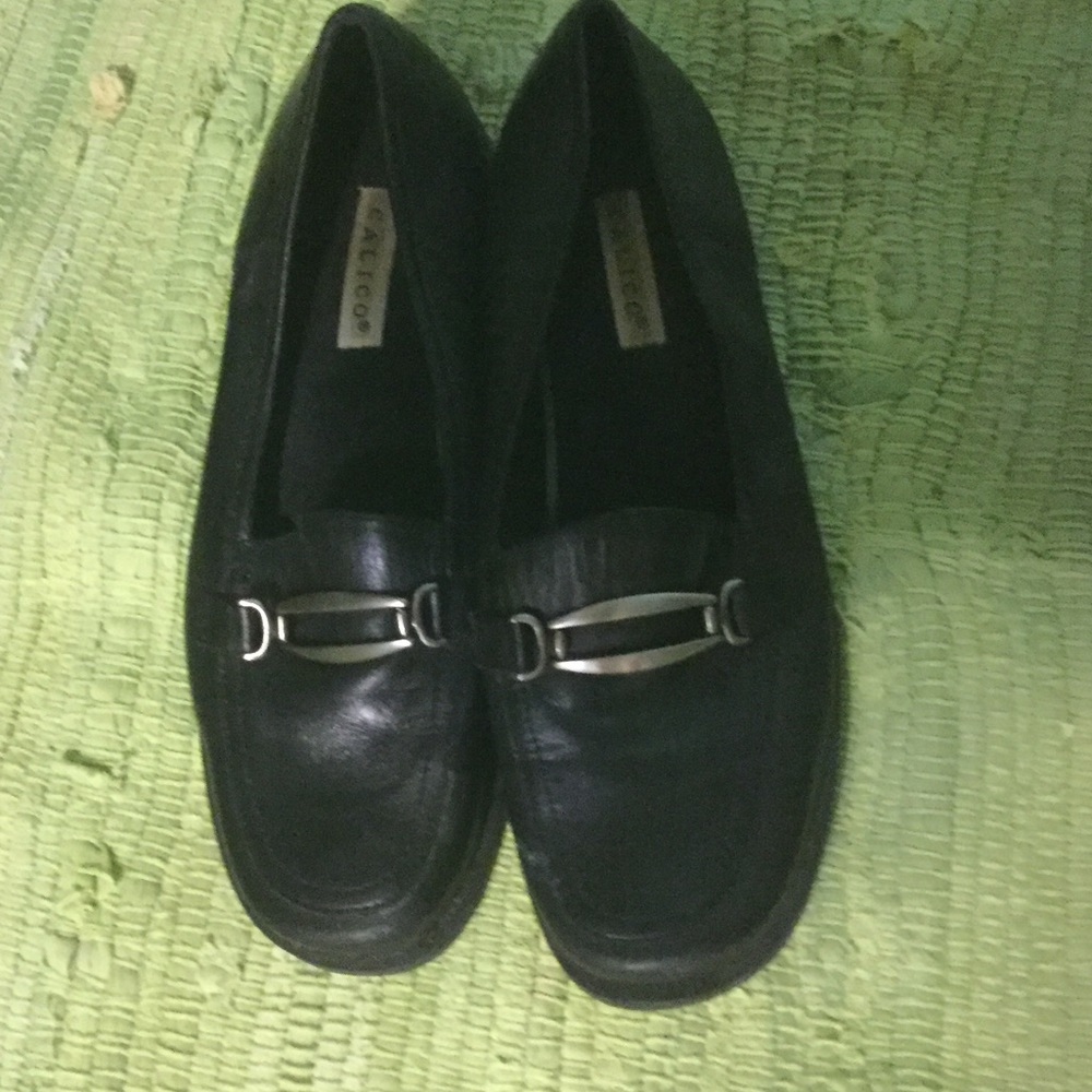 Calico sz 8M black loafers