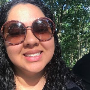 Meet your Posher, Claudia