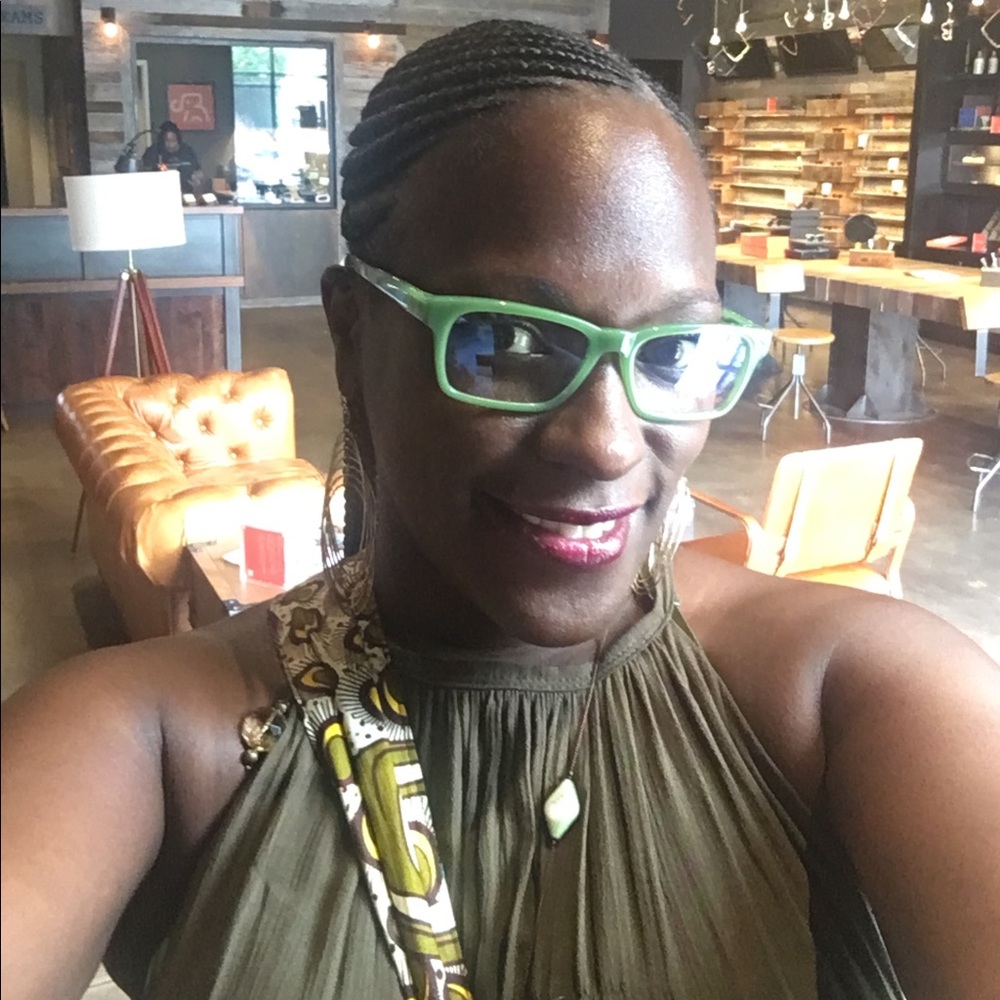 Meet your Posher, Candice