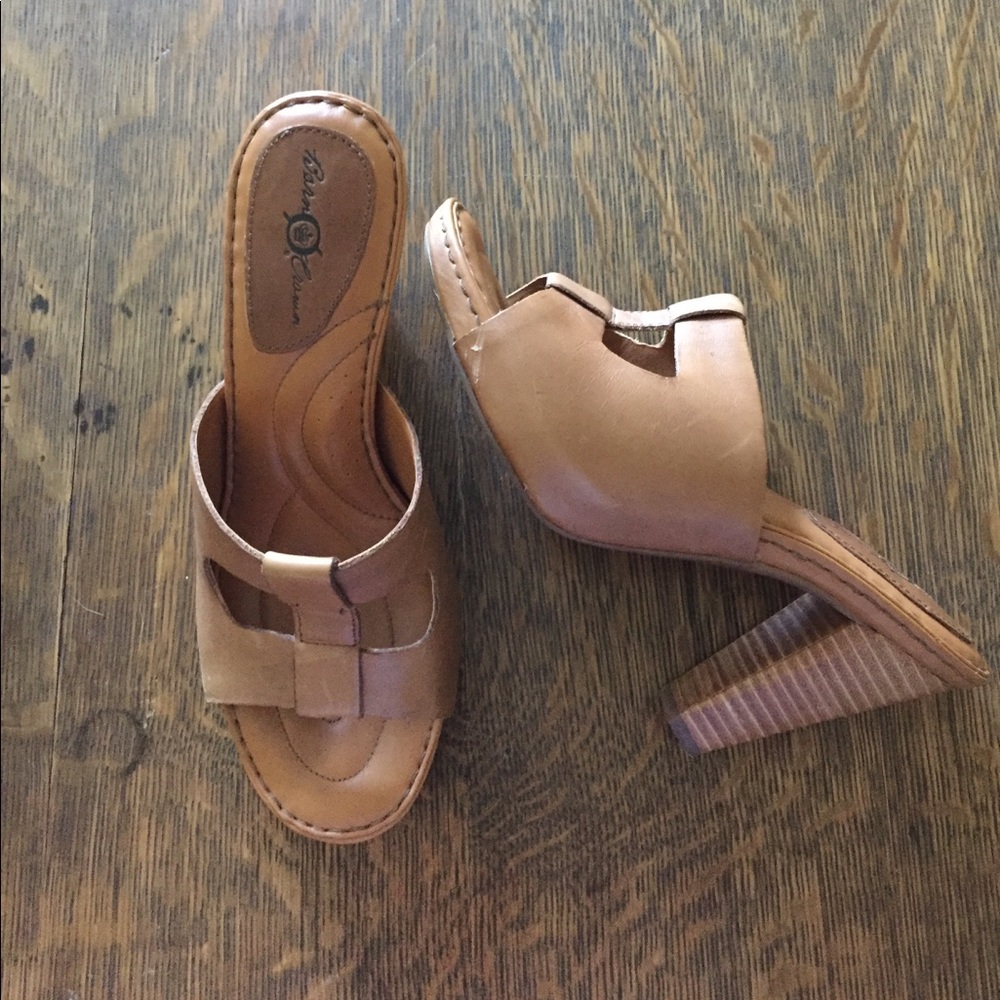 🔹EUC🔹 Born Crown slip-on sandals