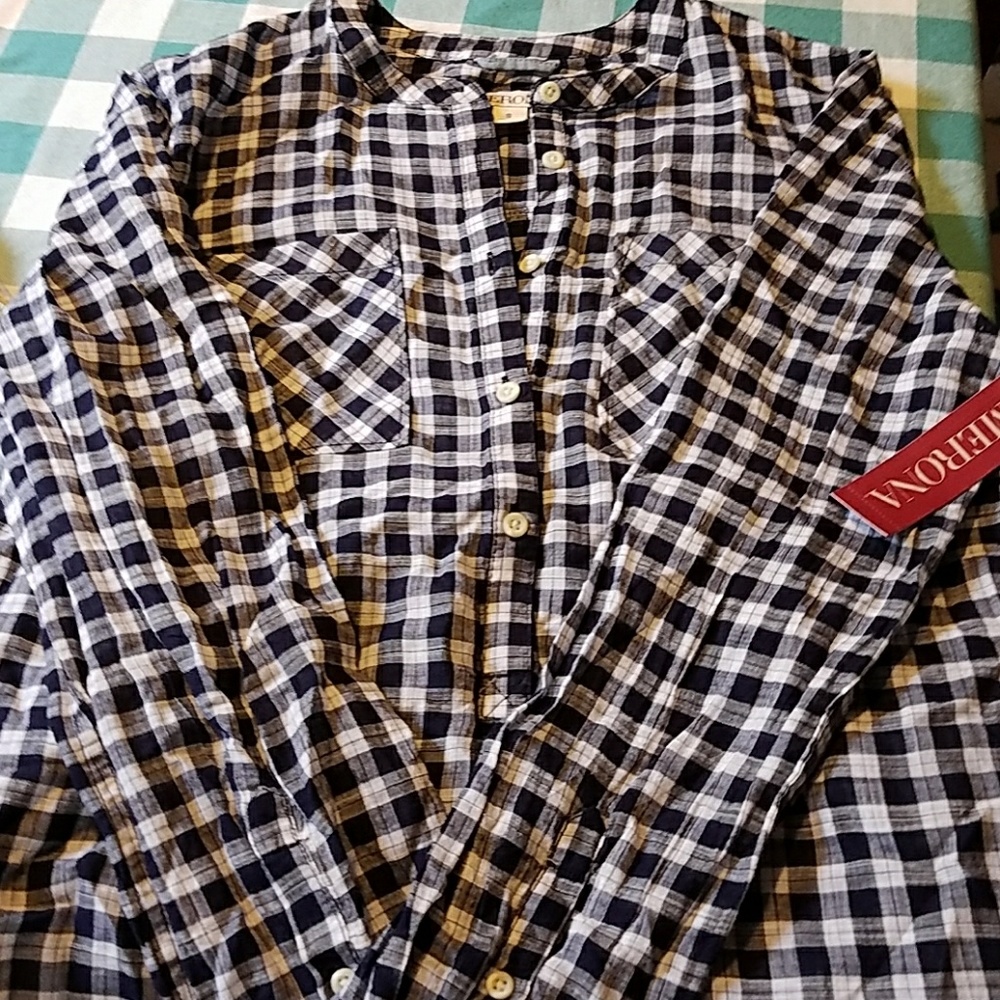 NWT Women's Lightweight Plaid shirt