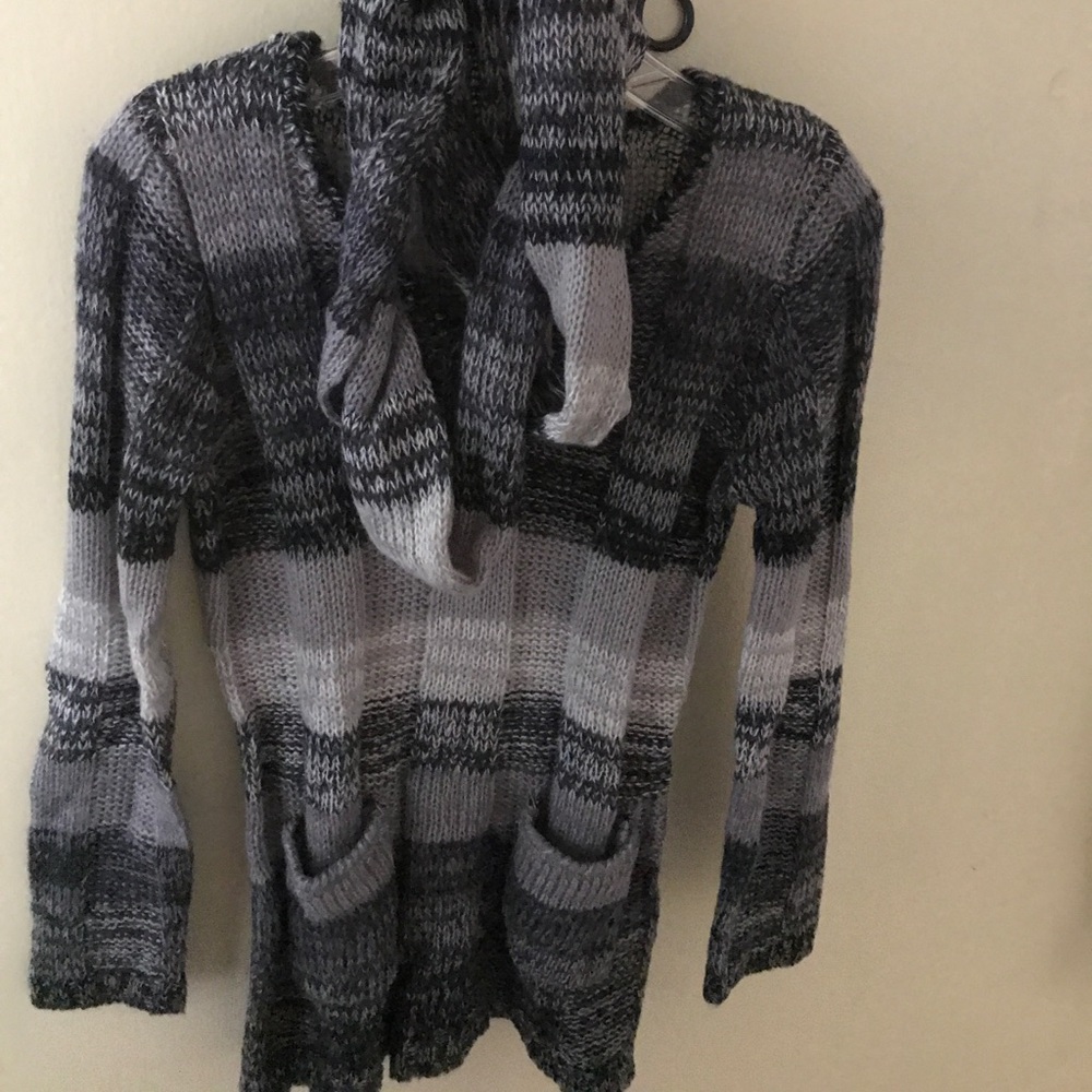 Too small, never worn