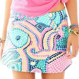 Adorable Lilly Pulitzer Skort in Tile Wave Pattern