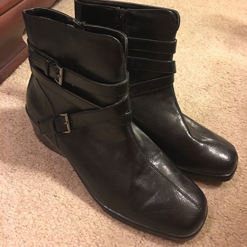 Black ankle boots small wedge heel
