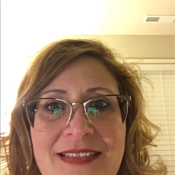 Meet your Posher, Danielle - Picture 1 of 1