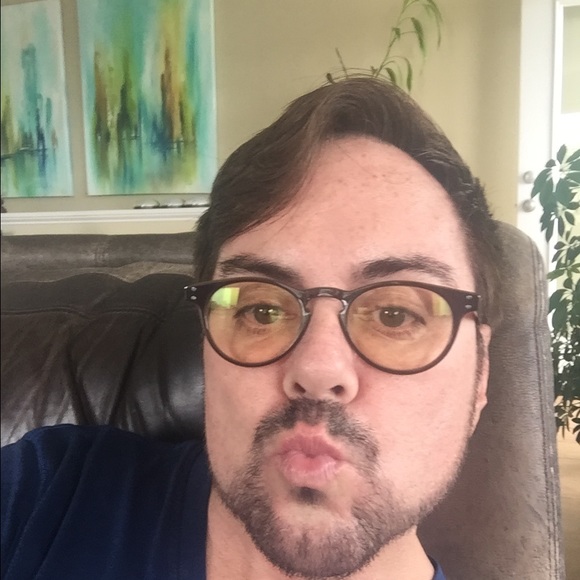 I'm not for sale!!...LOL....who would buy anyway?? - Picture 2 of 8