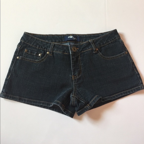 🌟2x Host Pick🌟Denim Shorts - Picture 2 of 3