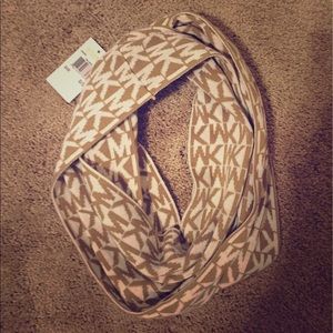 NWT Michael Kors infinity scarf