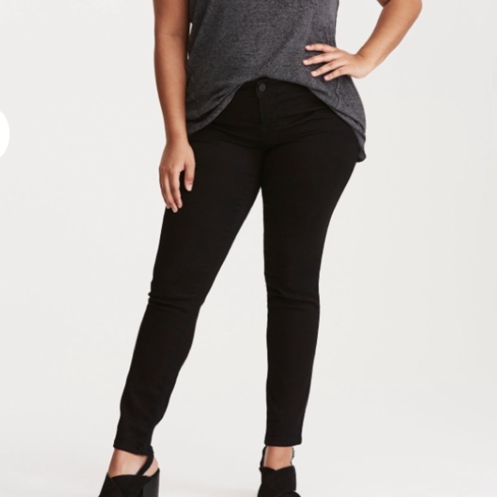 GUC Torrid Black Skinny Jeans in 16R