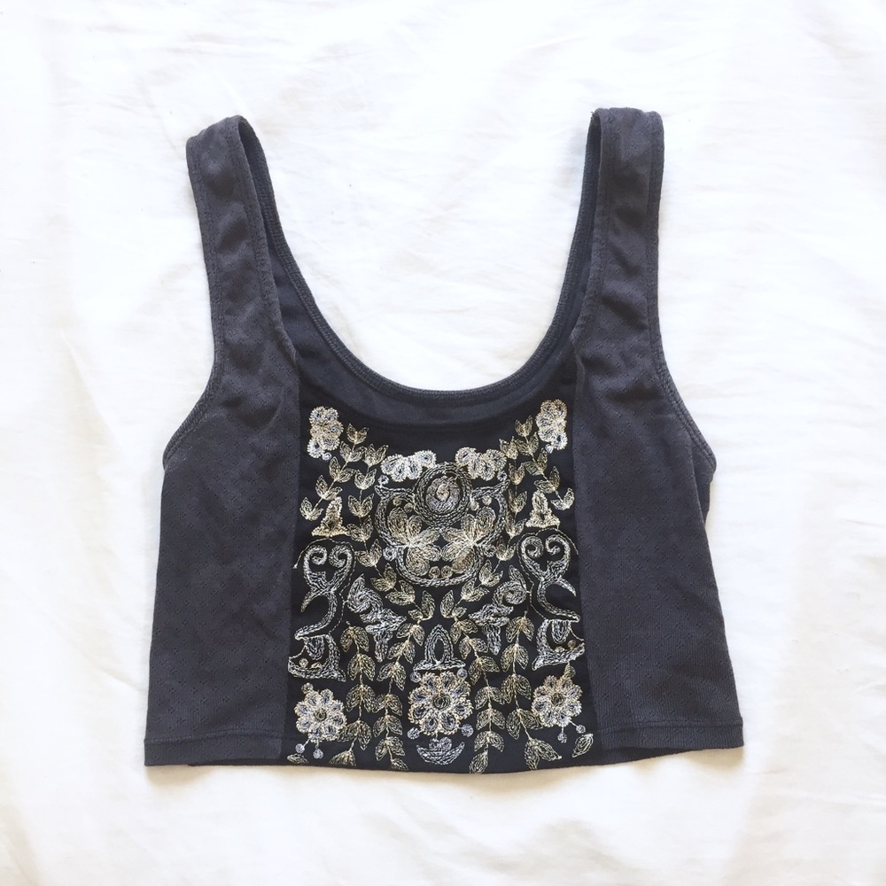 ❌SOLD❌urban outfitters crop embroidered top