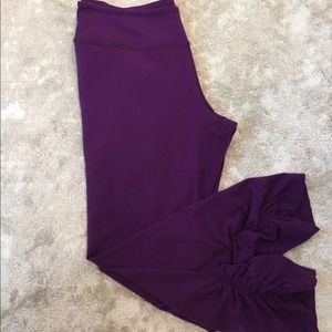 Beyond Yoga purple crop legging