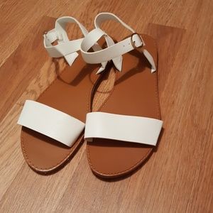 Breckelle's White Sandals