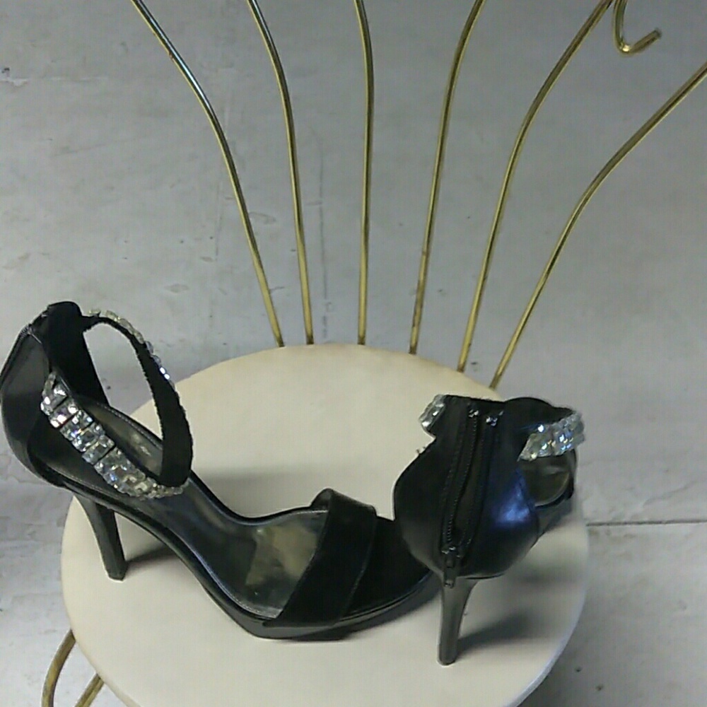 Heels - Picture 2 of 3