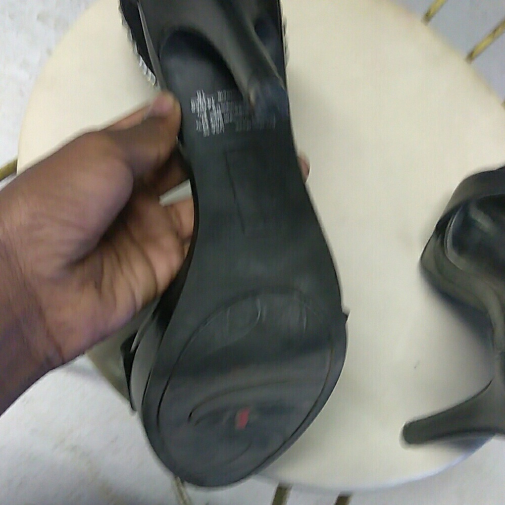 Heels - Picture 3 of 3