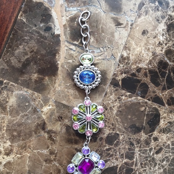 Flower jewel bracelet - Picture 3 of 3