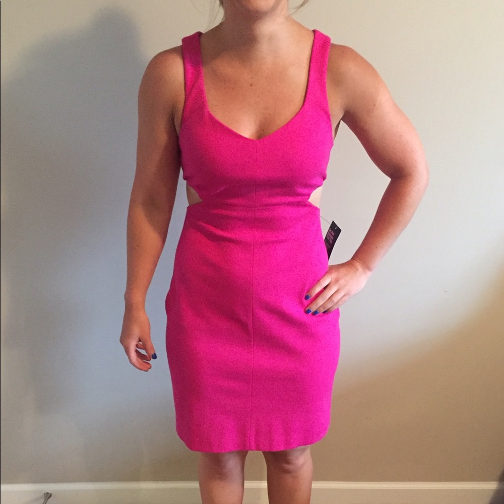 ⚡️NWT⚡️ Pink fitted dress with center slits