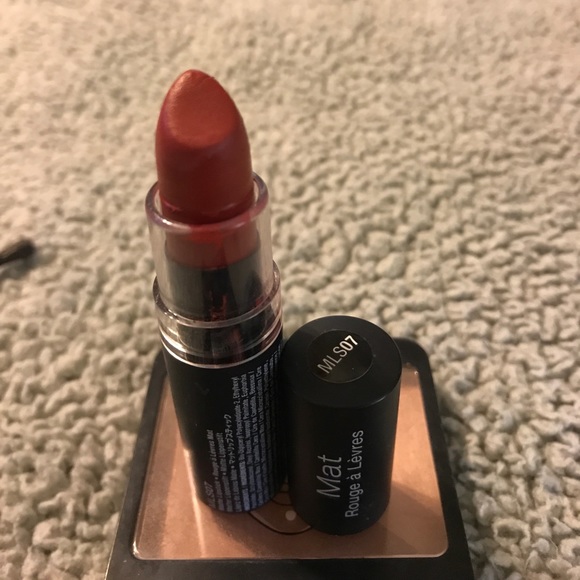 Matte  lipstick  - Picture 2 of 4