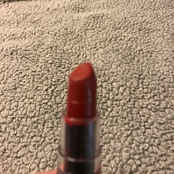 Matte  lipstick  - Picture 3 of 4
