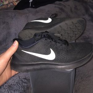 Black nike running shoes