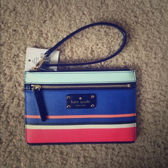 kate spade Handbags - BNWT Kate Spade "Tinie" wristlet
