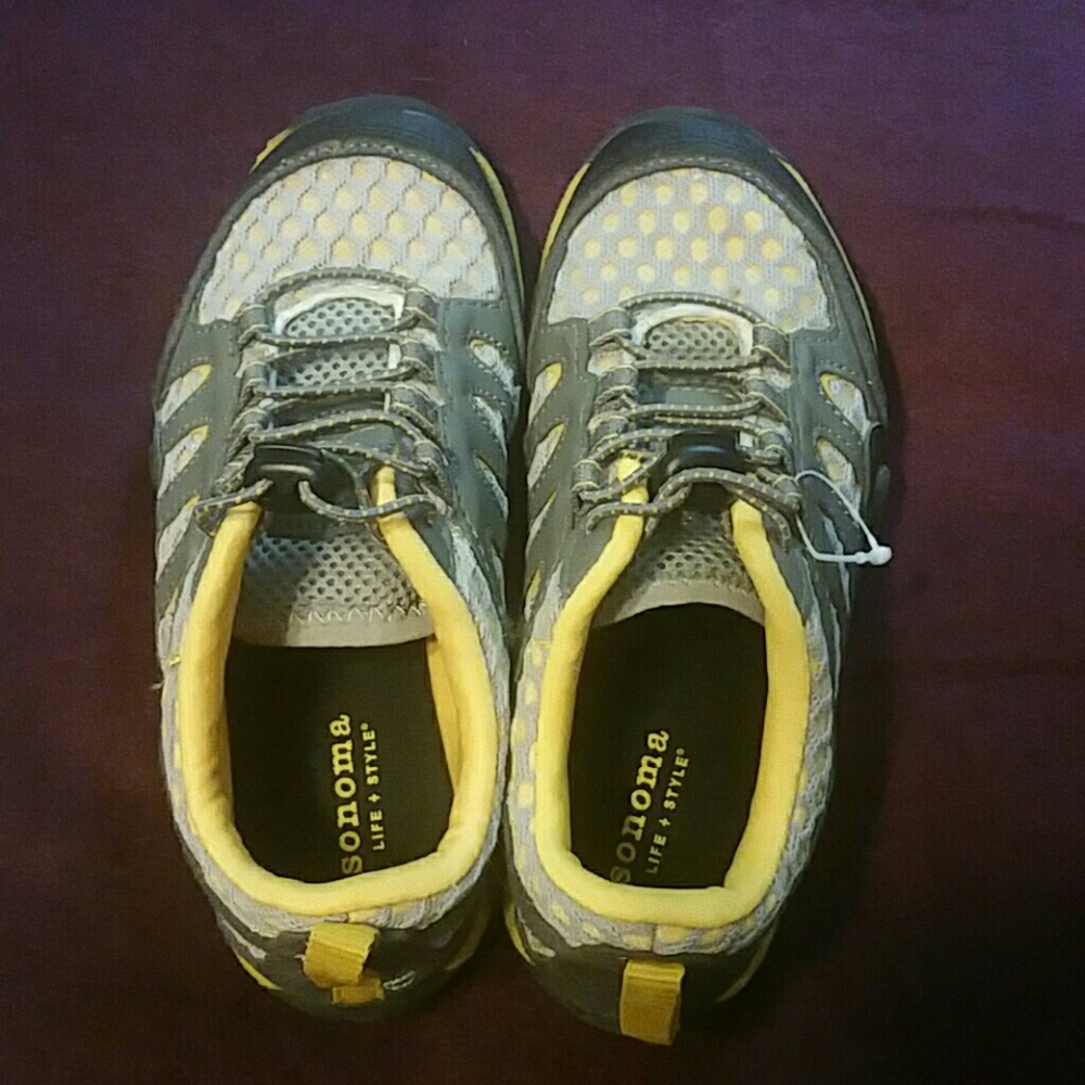 Boys size 13 med shoes