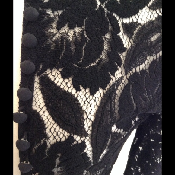 Black lace made in France top. - Picture 4 of 4